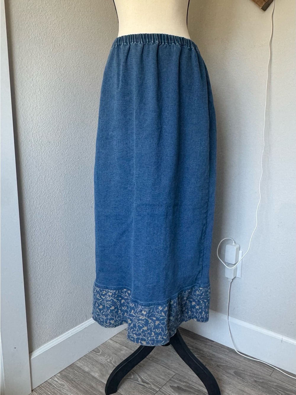 Vintage Y2K Denim & Co Maxi Skirt Cottagecore Boho Floral Hem Long
Jean Skirt M